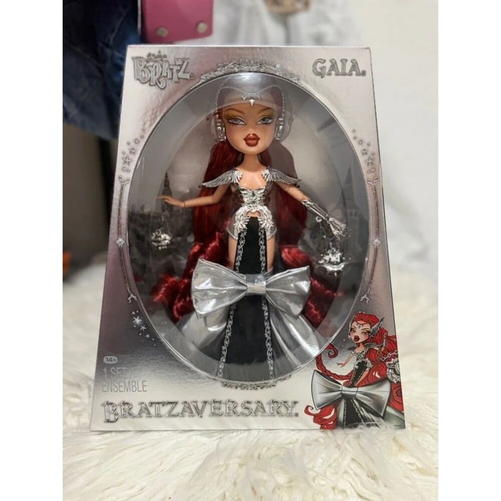 NIB Bratzaversary Collector Doll Gaia Phoenix Special Edition #052